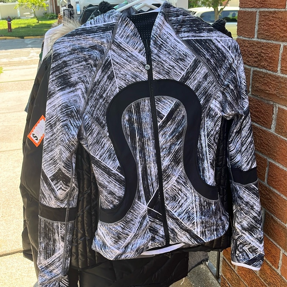 Lululemon size two women’s zip up